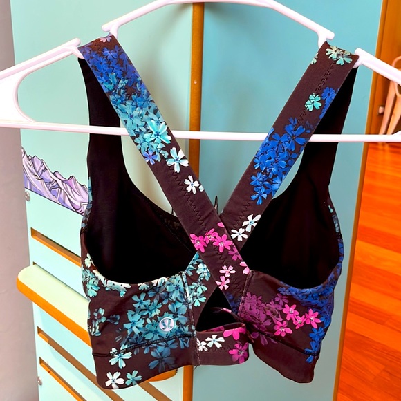 Lululemon In A Flash mesh Bra in Petal Pop in multi color with black background - Picture 11 of 11